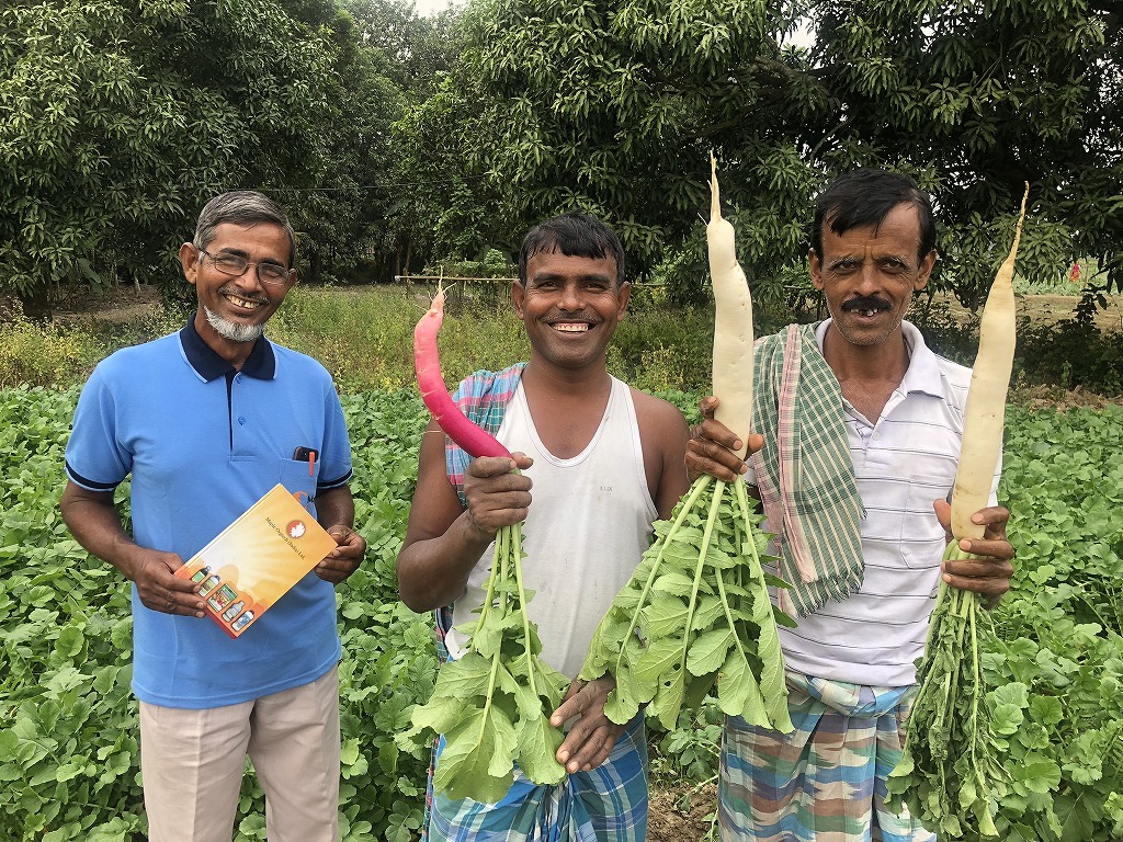 笑顔に溢れる農家たち