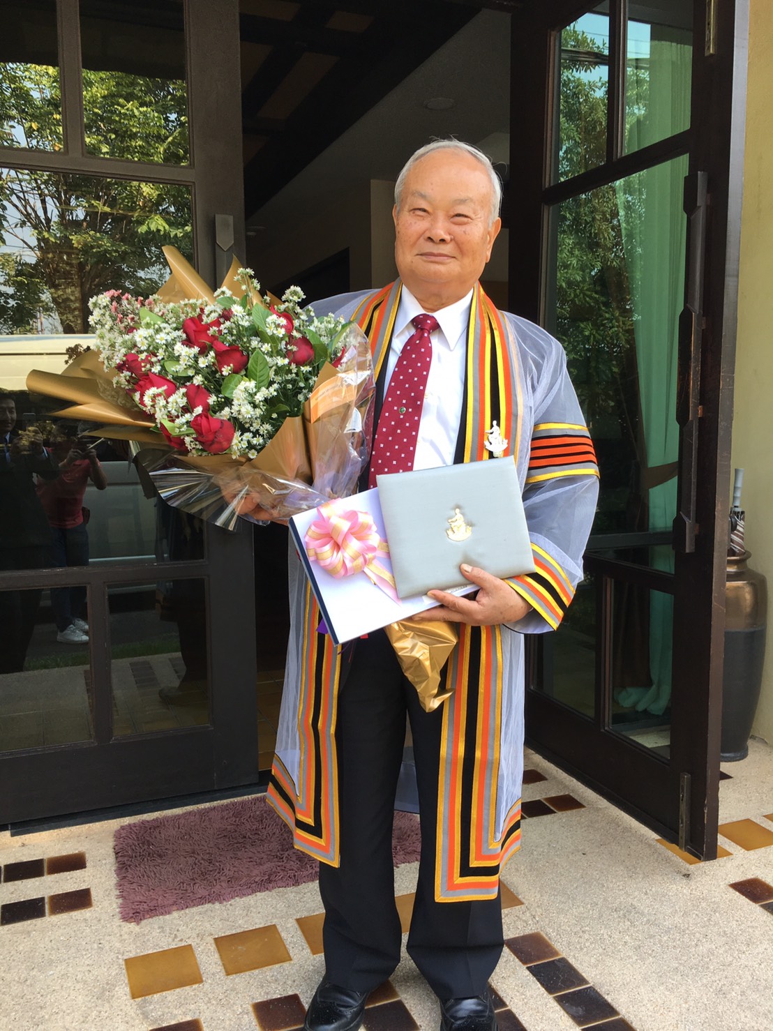 タイ・ナレスアン大学での比嘉教授名誉博士号受賞